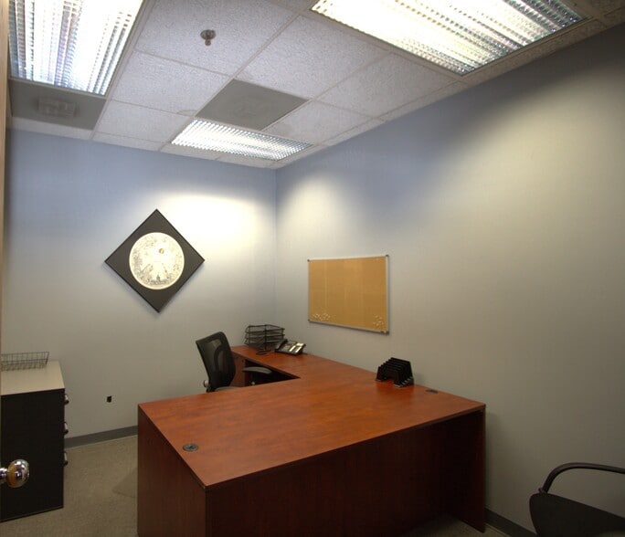 More Photos Of 100-104 N Main St, Saint Charles Office For Lease