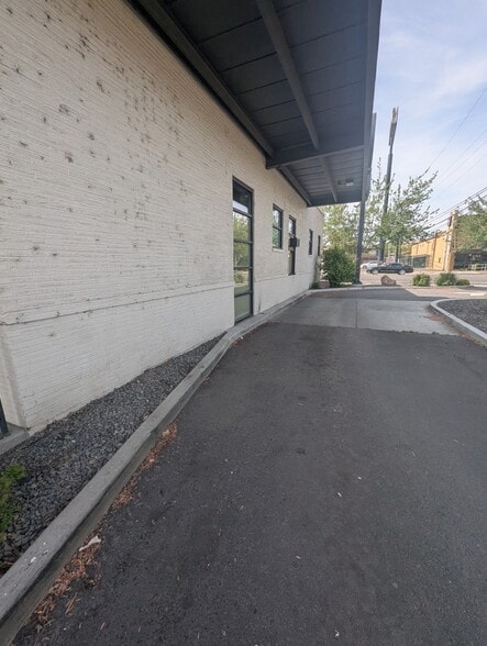 More Photos Of 602 E Yakima Ave, Yakima Storefront Retail Office For Lease