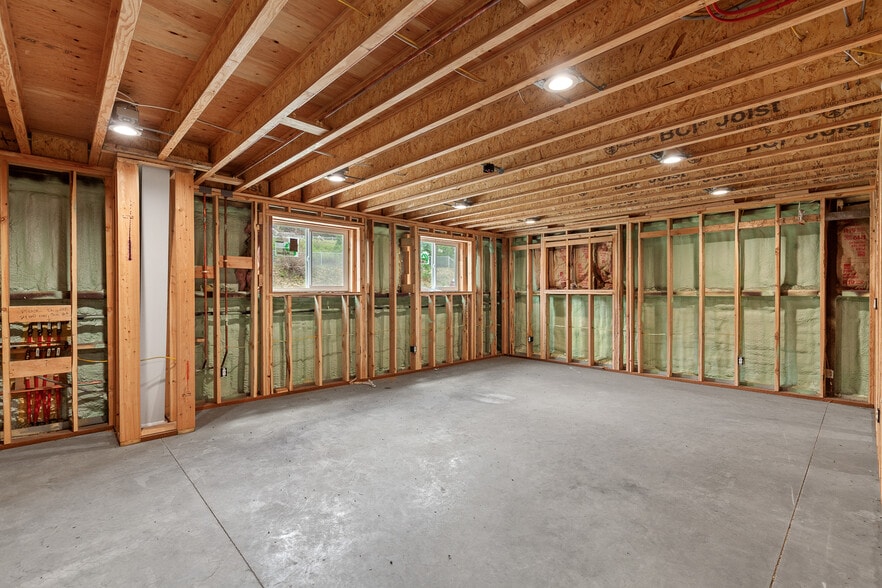 More Photos Of 275 Industrial Park Ave, Spirit Lake Warehouse For Sale