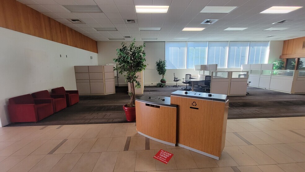 More Photos Of 501 N Olympic Ave, Arlington Bank For Sale