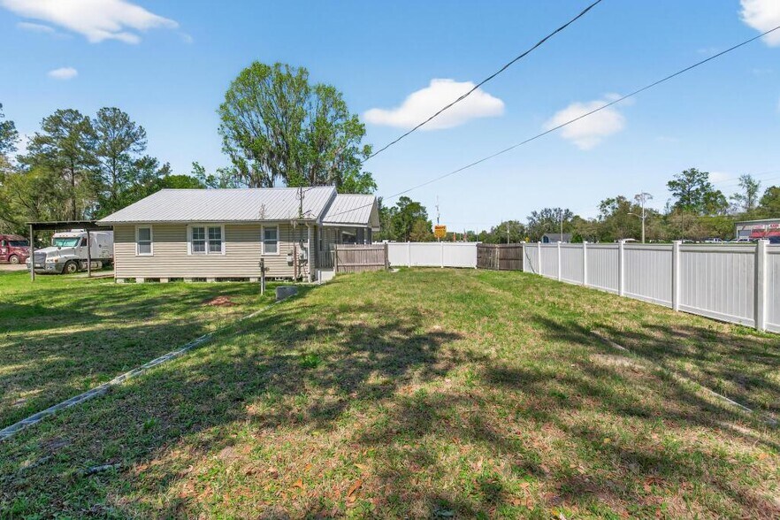 More Photos Of 10676 New Kings Rd, Jacksonville Office For Lease