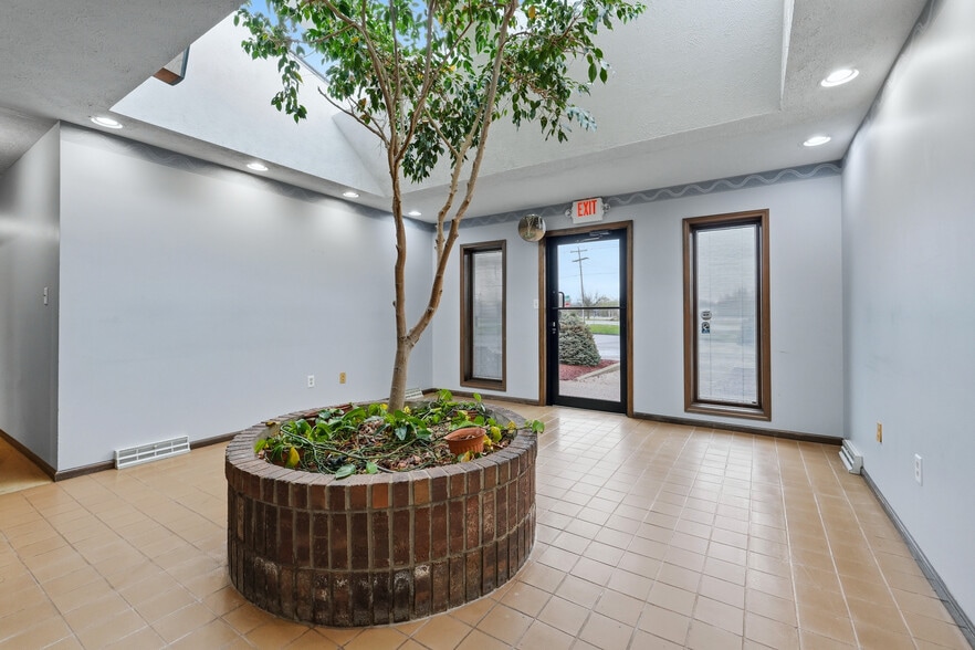 More Photos Of 3201 E Center St, Warsaw Office For Sale