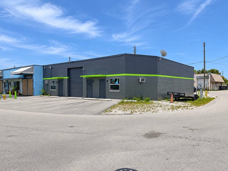 Primary Photo Of 2360-2370 NW 30 Ct, Fort Lauderdale Warehouse For Lease