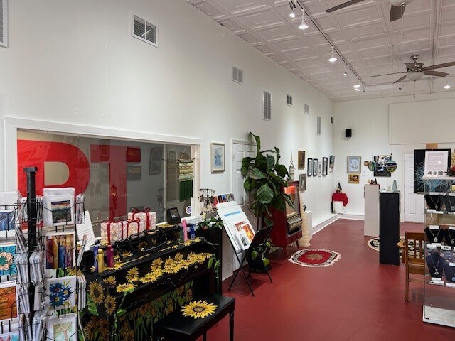 More Photos Of 148 S Moore St, Sanford Restaurant For Lease
