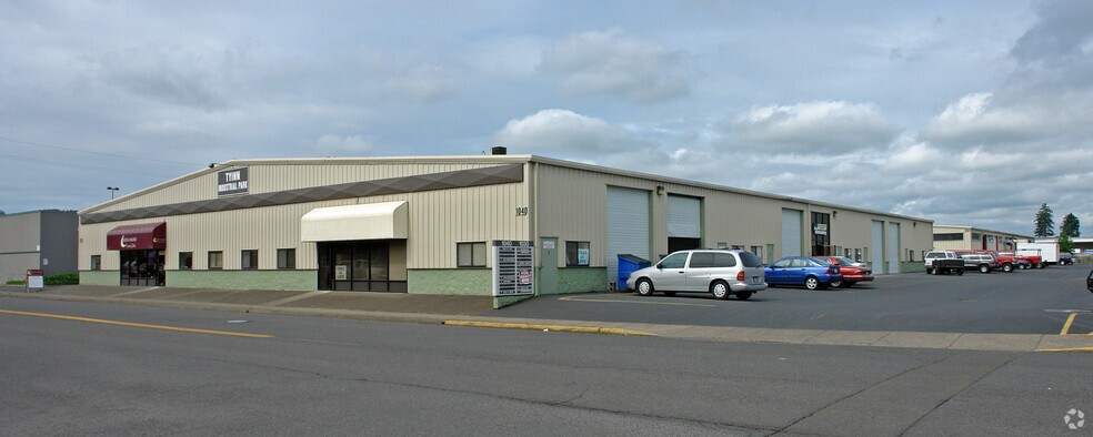 More Photos Of 1030 Tyinn St, Eugene Showroom For Lease