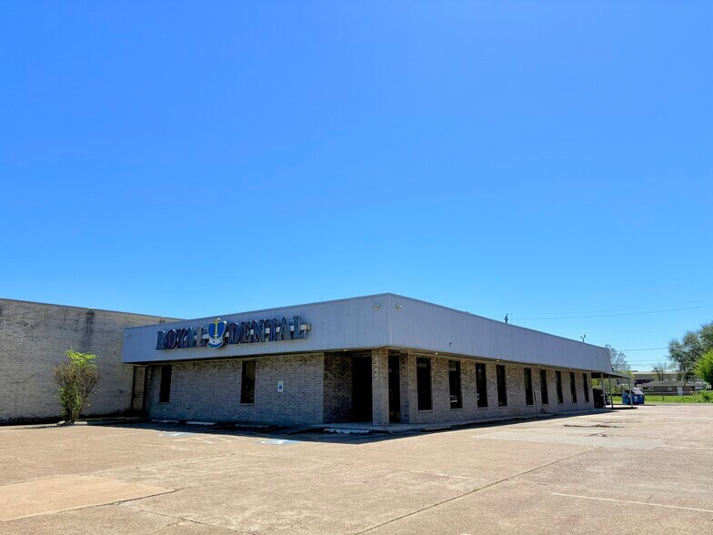 Primary Photo Of 12960 East Fwy, Houston Medical For Sale