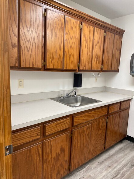 More Photos Of 3420 S Purdue St, Oklahoma City Warehouse For Lease