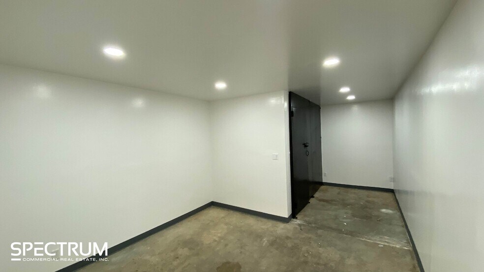 More Photos Of 14538-14540 Keswick St, Van Nuys Service For Lease