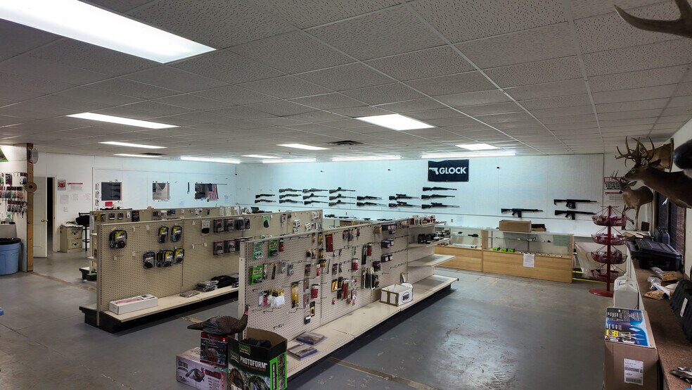 More Photos Of 45 Job Corp Rd, Pine Knot Flex For Sale