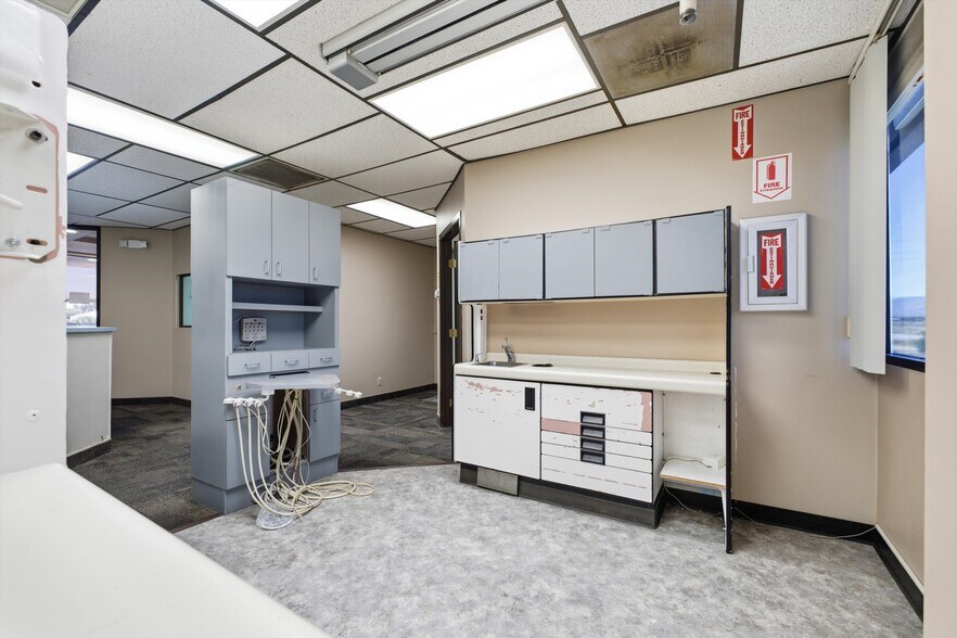 More Photos Of 1669 W Avenue J, Lancaster Medical For Lease