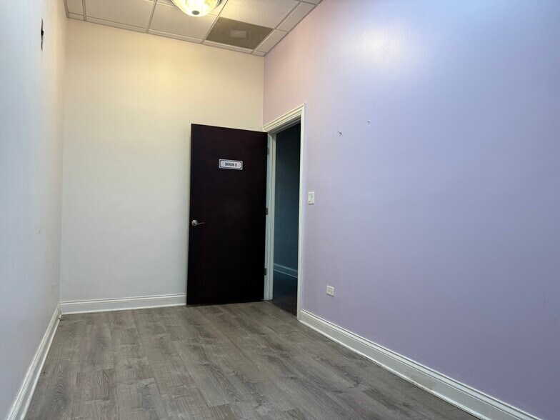 More Photos Of 771-777 Milwaukee Ave, Glenview Unknown For Lease