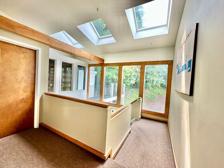 More Photos Of 175 Main St S, Woodbury Medical For Sale