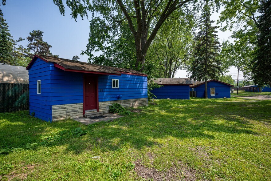 More Photos Of 8230 Highland Rd, White Lake Hotel For Sale