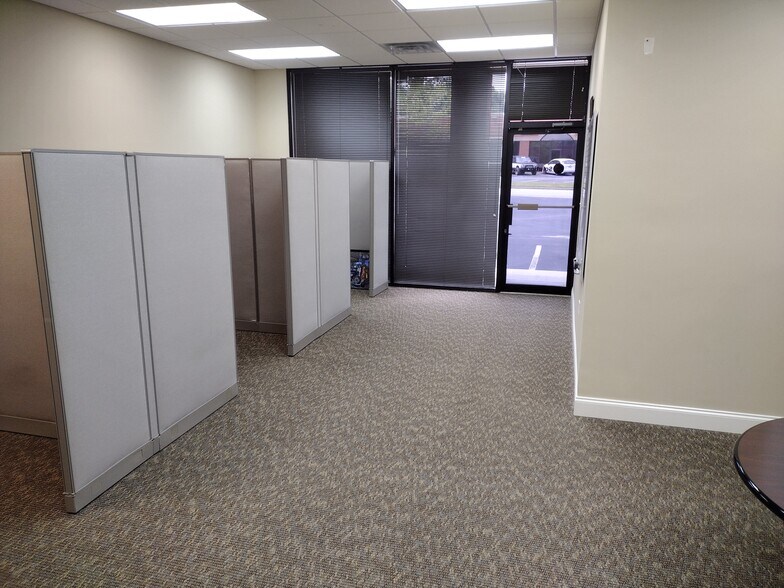 More Photos Of 5207 Belle Wood Ct, Buford Warehouse For Lease