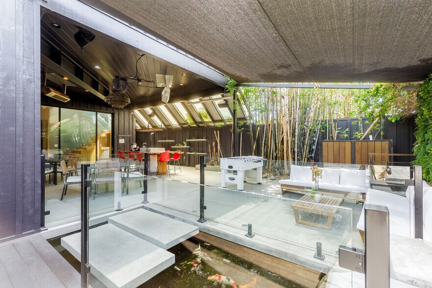 More Photos Of 1746 Abbot Kinney Blvd, Venice Loft Creative Space For Lease