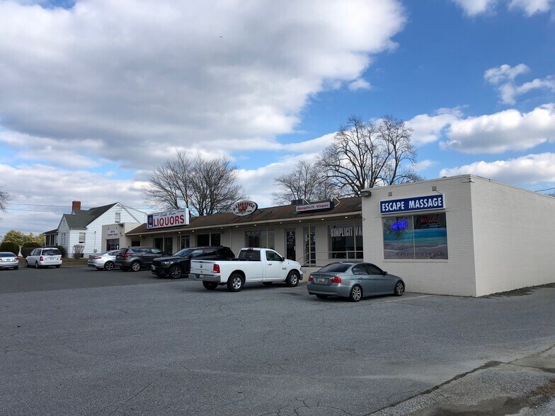 More Photos Of 3137 Solomons Island Rd, Edgewater Storefront For Lease