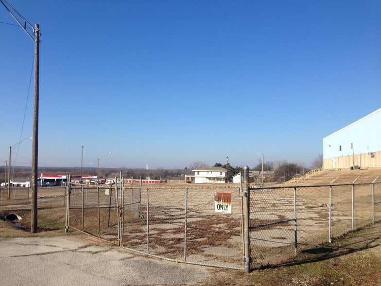 More Photos Of 400 N Harvey St, Seminole Manufacturing For Lease