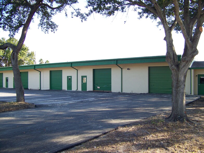 Primary Photo Of 14203-14231 60th St N, Clearwater Warehouse For Lease