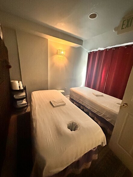 More Photos Of 1658 33rd St NW, Washington Storefront Retail Office For Sale