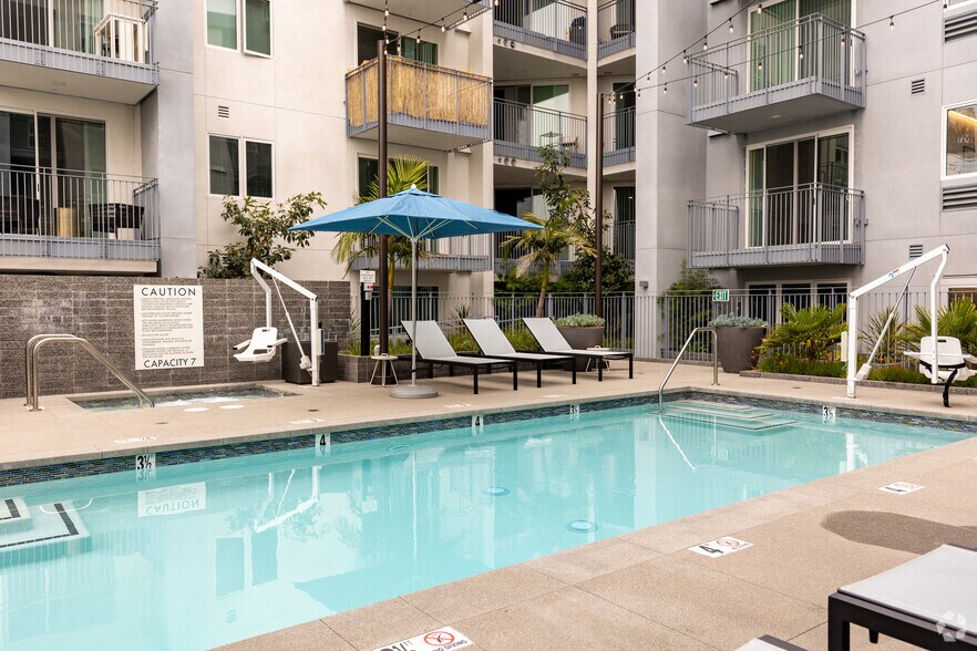 More Photos Of 11311 Chandler Blvd, North Hollywood Apartments For Lease