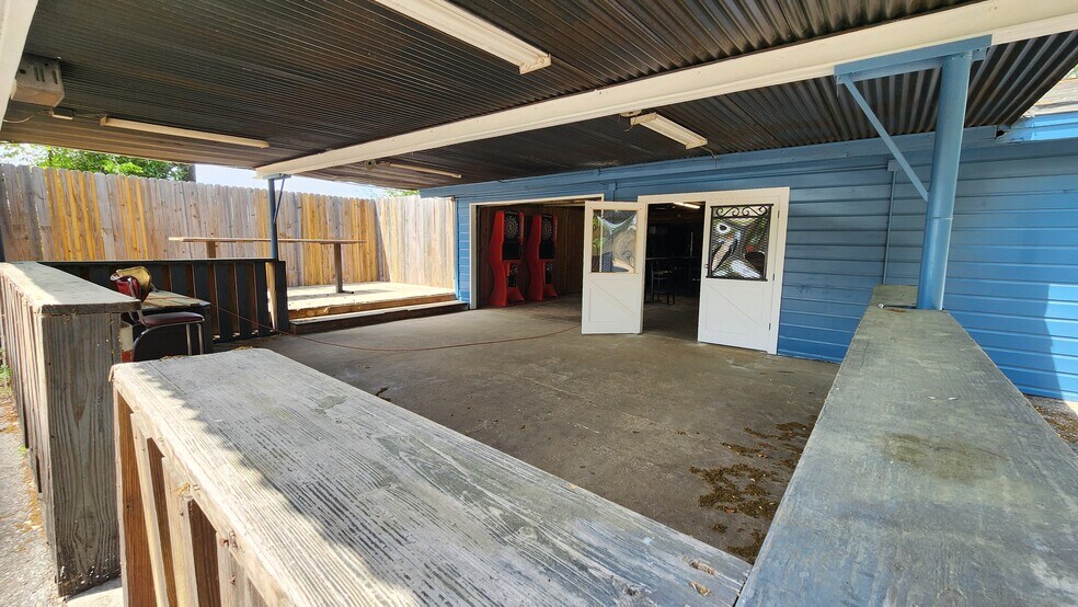 More Photos Of 6225 Greens Rd, Humble Bar For Lease