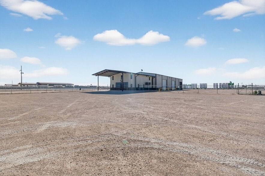 More Photos Of 16751 W Basin St, Odessa Warehouse For Lease