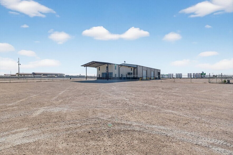 More Photos Of 16751 W Basin St, Odessa Warehouse For Lease