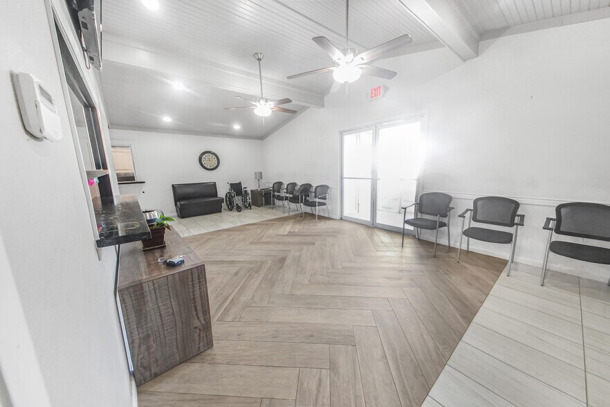 More Photos Of 7030 Bretshire Dr, Houston Medical For Sale