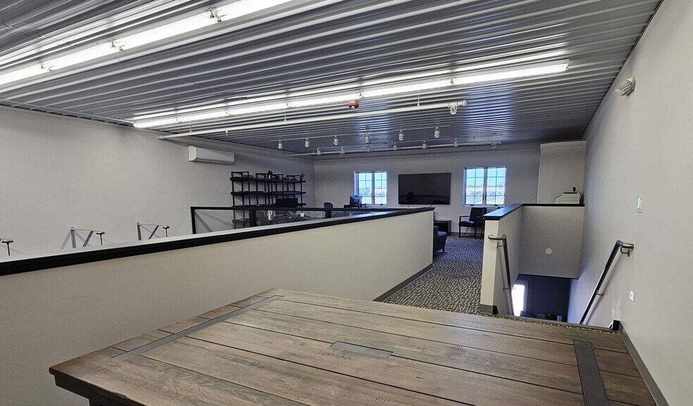 More Photos Of 2244 Ferry Rd, Naperville Flex For Sale