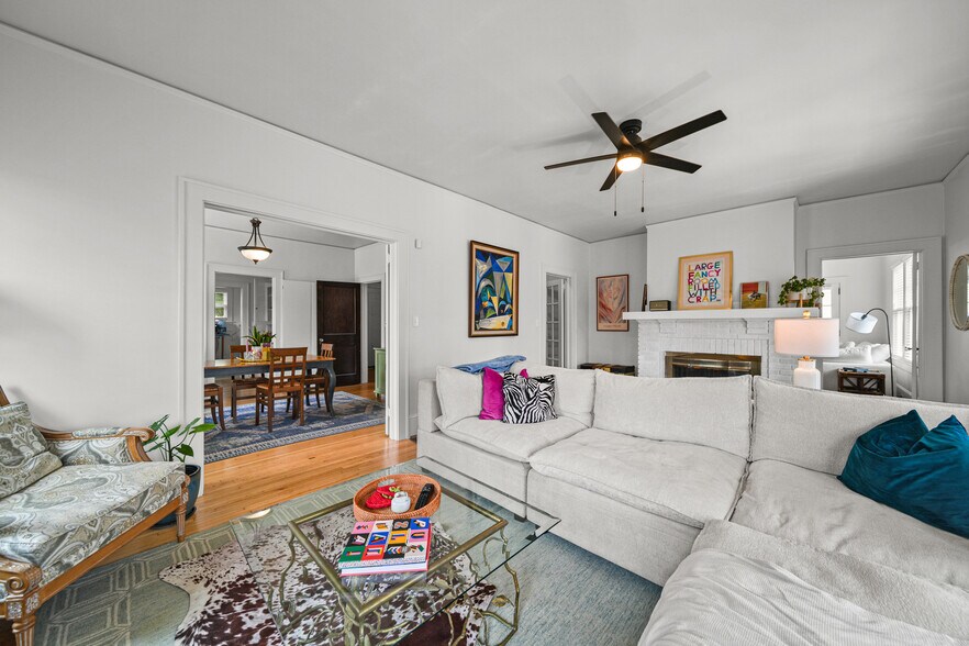 More Photos Of 610 Hawthorne Ln, Charlotte Office Residential For Sale