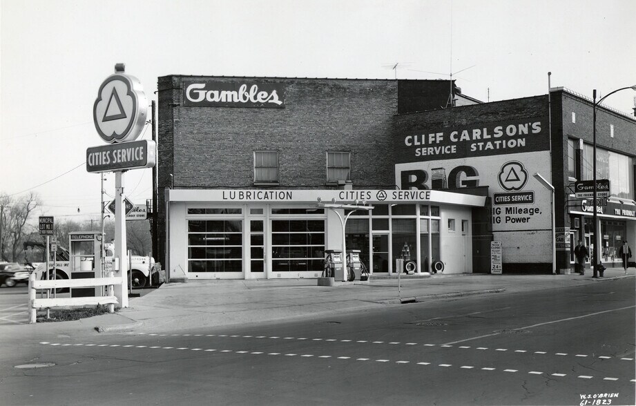 More Photos Of 344 W Broadway, Waukesha Storefront Retail Office For Lease