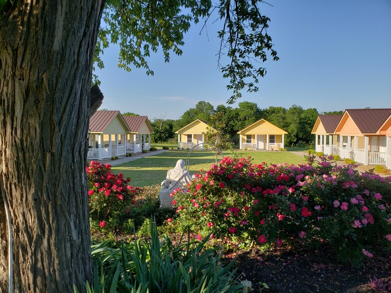 Primary Photo Of 212 Stacks Rd, Ennis Apartments For Sale