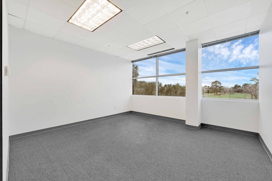 More Photos Of 7900 N Sam Houston Pky W, Houston Office For Lease