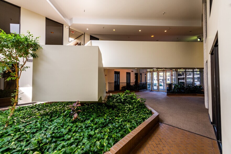 More Photos Of 2222 Bay Area Blvd, Houston Office For Lease