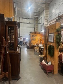 More Photos Of 114 Homestead Rd, Evergreen Showroom For Sale
