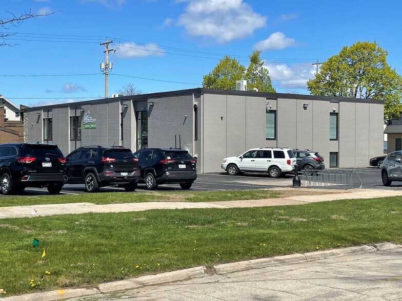 More Photos Of 726 Pine St, Green Bay Office Residential For Sale