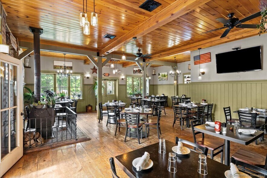 More Photos Of 511 Spielman Hwy, Burlington Flex For Sale