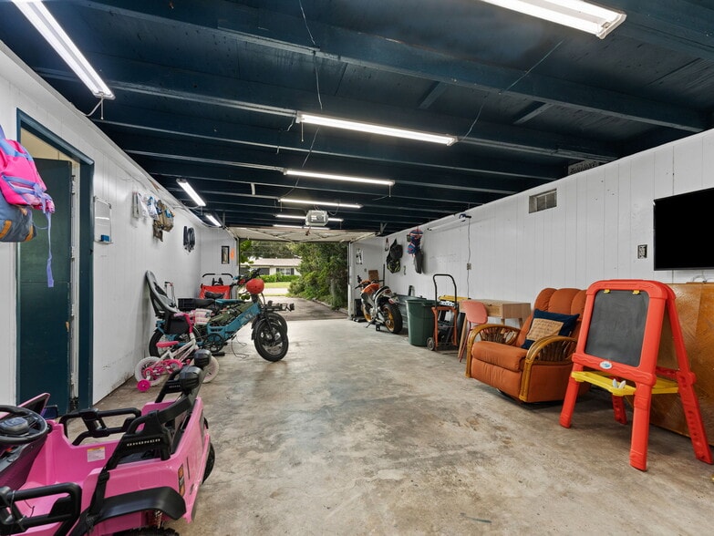 More Photos Of 200 66th St N, Saint Petersburg Office For Sale