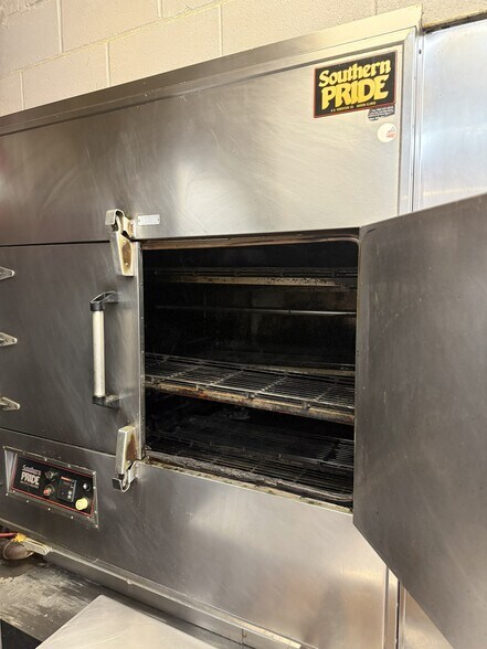 More Photos Of 146 Ives St, Providence Restaurant For Lease