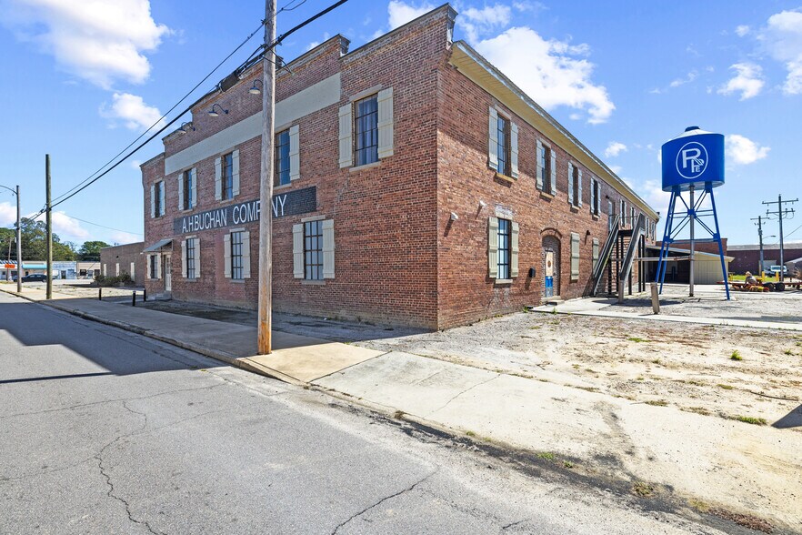 More Photos Of 122 E Laurel St, Mullins Industrial For Sale