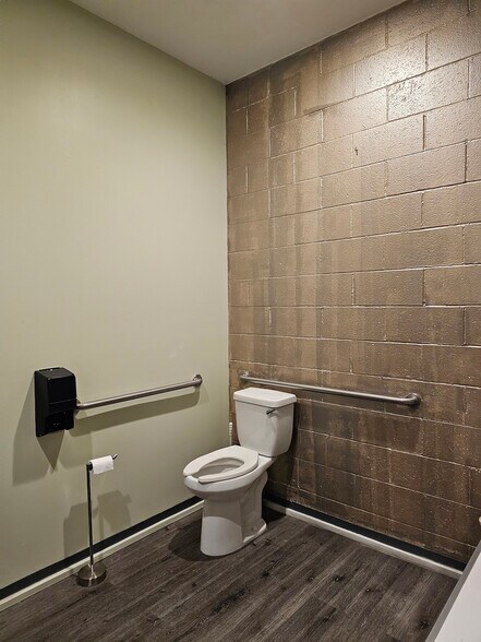 More Photos Of 6878-6880 Beck Ave, North Hollywood Warehouse For Lease