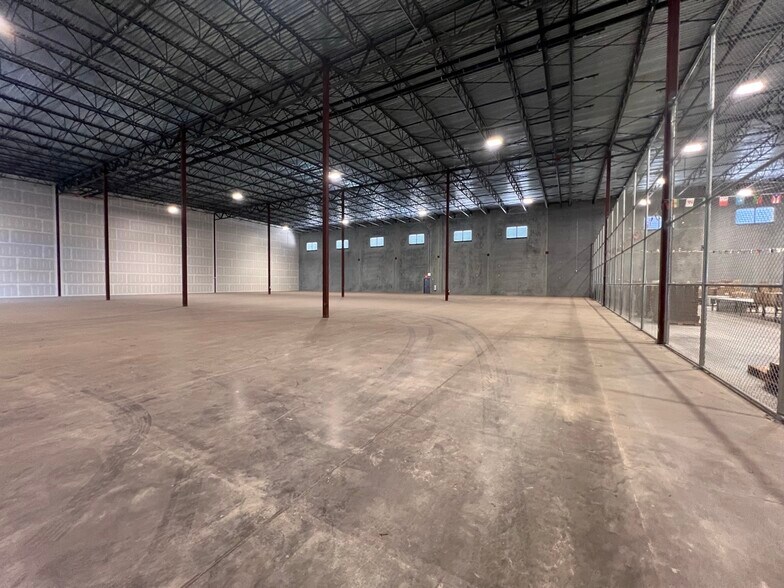 More Photos Of 1001 Kooloaula St, Kapolei Warehouse For Lease