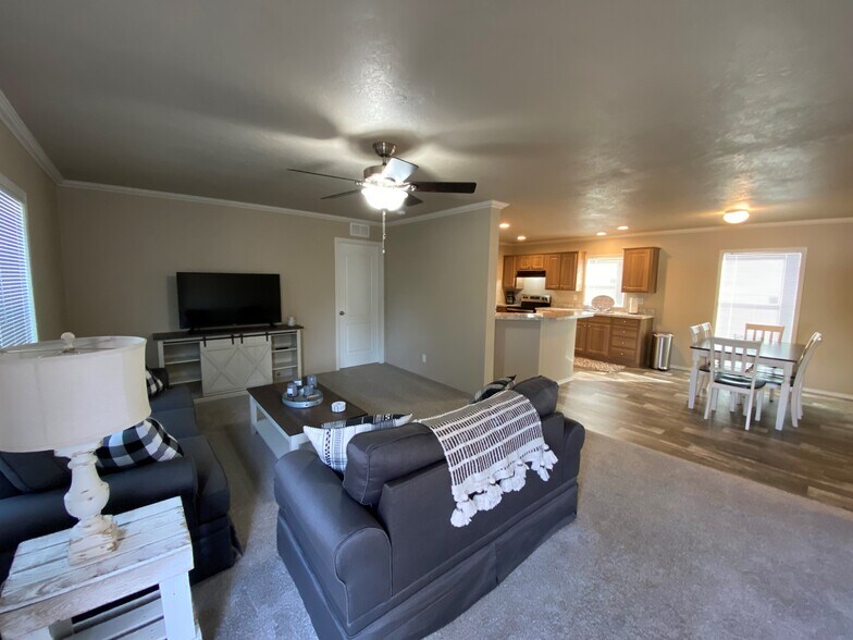 More Photos Of 8 W Curlew Lake Rd, Republic Self Storage For Sale