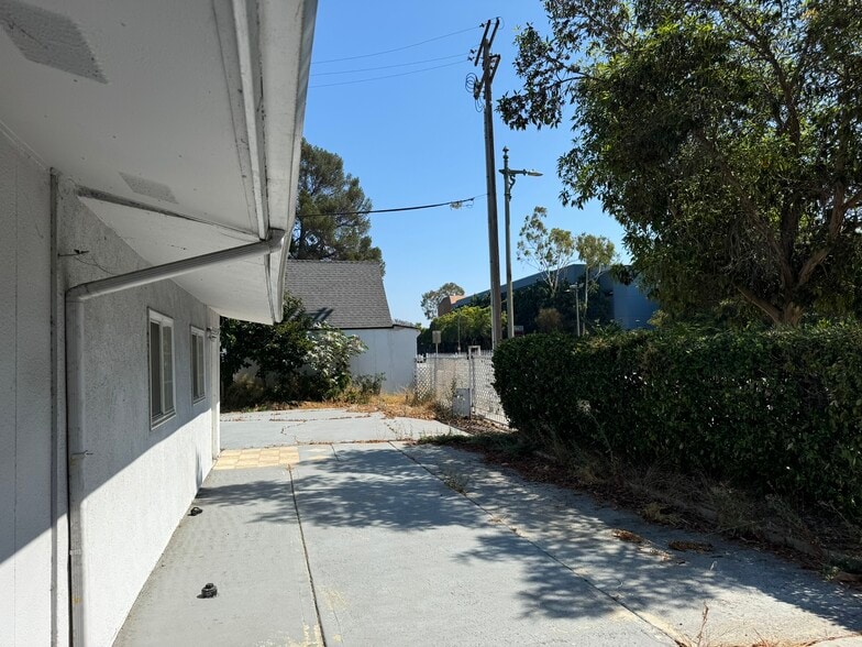 More Photos Of 4669 W Olympic Blvd, Los Angeles Assisted Living For Sale