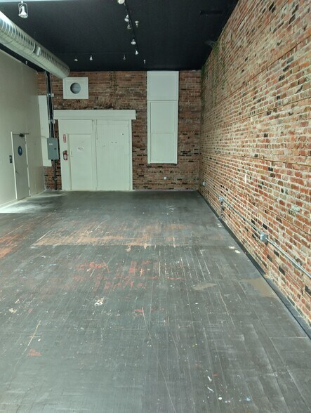 More Photos Of 201-203 S State St, Ukiah General Retail For Sale