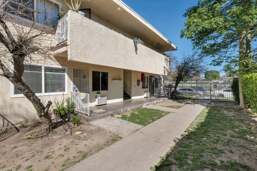 More Photos Of 17926 Schoenborn St, Northridge Apartments For Sale
