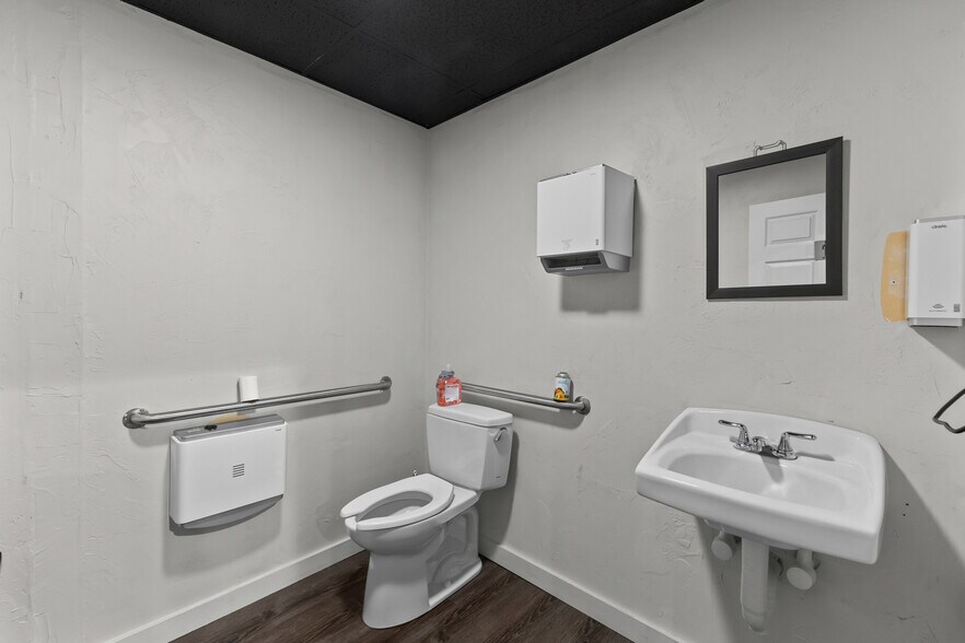 More Photos Of 184 W Main St, Dudley Freestanding For Sale