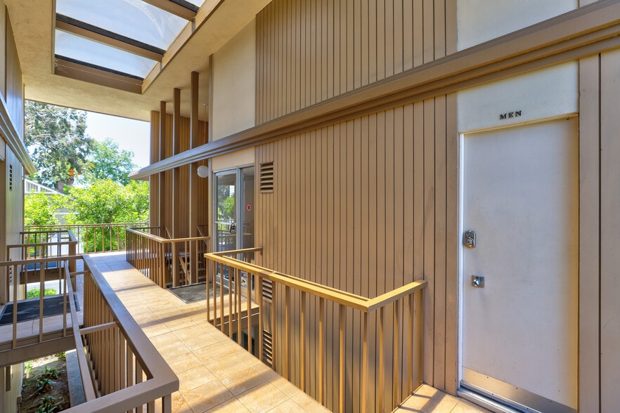 More Photos Of 850 E Chapman Ave, Orange Loft Creative Space For Lease