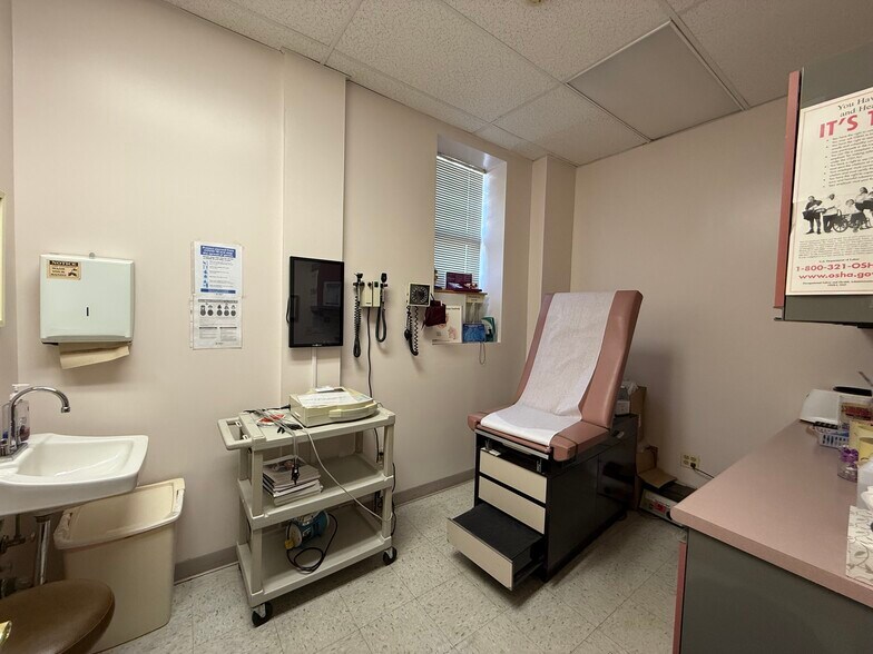 More Photos Of 3301-3303 Avenue N, Brooklyn Storefront Retail Residential For Lease