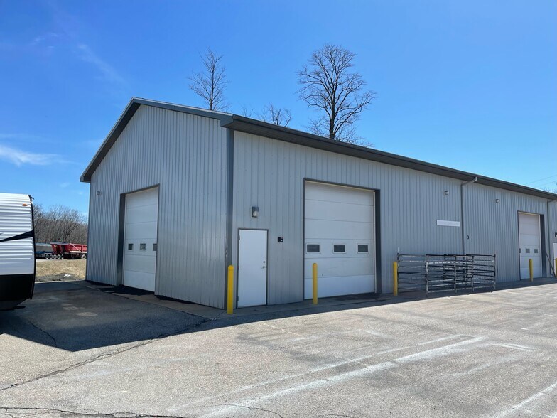 More Photos Of 3520 Rennie School Rd, Traverse City Warehouse For Lease
